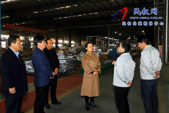 縣委書記王靜嫻到企業(yè)開展“萬(wàn)人助萬(wàn)企”活動(dòng)
