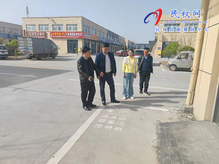 縣委常委、副縣長(zhǎng)謝志強(qiáng)查看精神文明建設(shè)工作