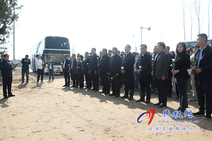 河南農(nóng)業(yè)大學(xué)到民開展緬懷鄭祥義教授、學(xué)習(xí)鄭祥義精神、科技服務(wù)助力“三農(nóng)”活動(dòng)
