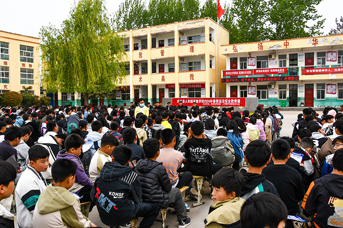人和鎮(zhèn)：法治宣講進(jìn)校園 普法教育助成長