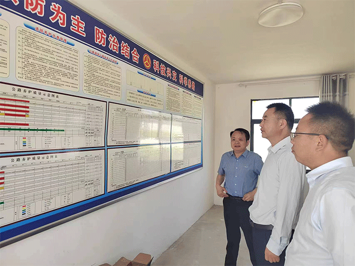 市公路事業(yè)發(fā)展中心黨委書記、主任馬登峰高度點贊我縣公路工作