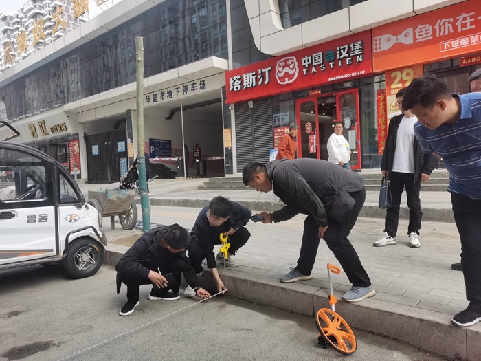縣財政局聯(lián)合查驗民權縣丁香路、曙光路、迎賓大道等十條城區(qū)道路工程第二標段