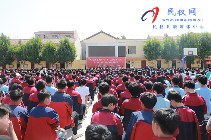 鄭州市書法家協(xié)會(huì)、鄭州市青年書法家協(xié)會(huì)開展中華優(yōu)秀傳統(tǒng)文化書法進(jìn)校園暨捐贈(zèng)活動(dòng)