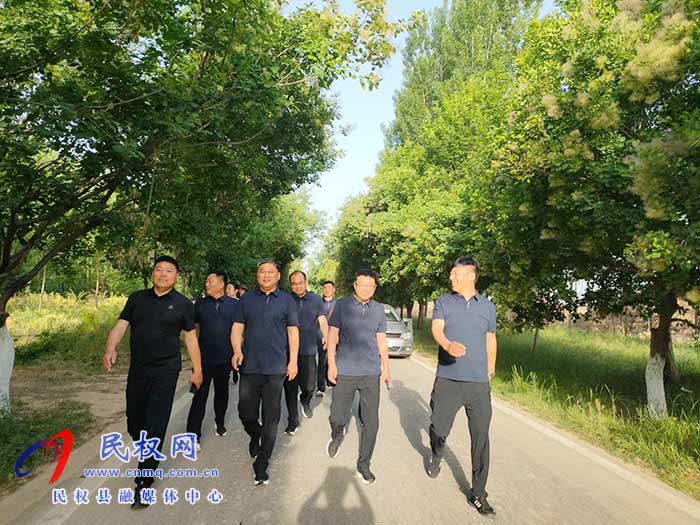 民權(quán)縣水務(wù)發(fā)展服務(wù)中心開(kāi)展 “做好‘水服務(wù)’、用心惠民生”徒步行活動(dòng)