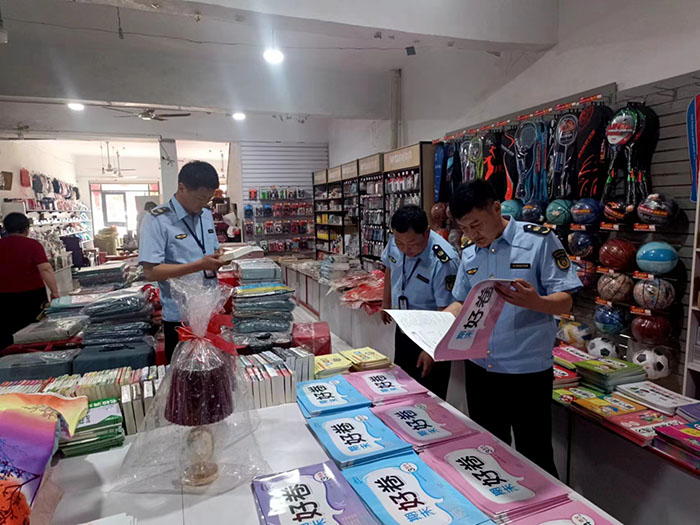 民權(quán)縣文化市場綜合行政執(zhí)法大隊開展“護苗·迎六一”校園周邊文化市場專項檢查行動