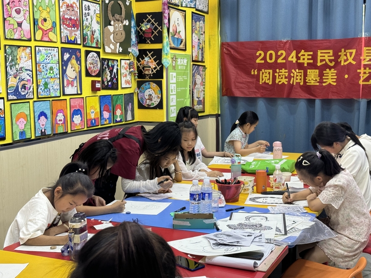 民權(quán)縣圖書館舉辦第二期市民夜?！伴喿x潤(rùn)墨美·藝術(shù)綻芳華”公益課堂