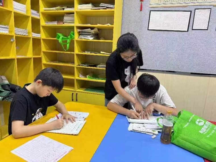 民權(quán)縣圖書館舉辦第二期市民夜校“閱讀潤(rùn)墨美·藝術(shù)綻芳華”公益課堂
