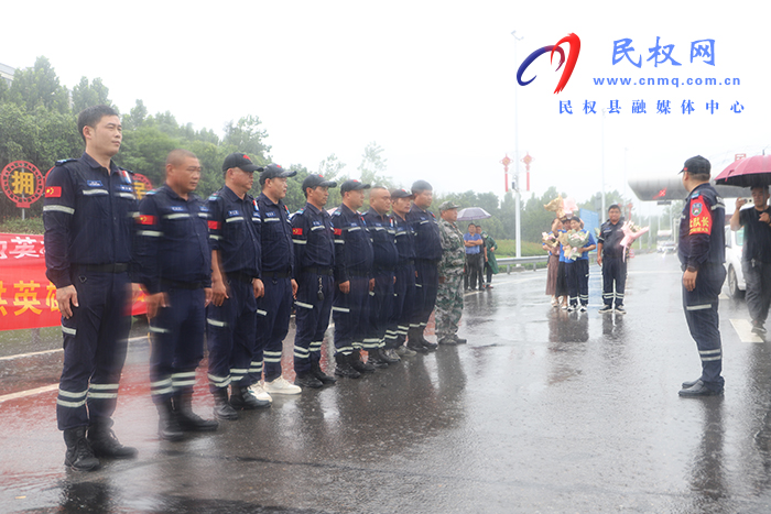民權(quán)縣紅豹救援大隊(duì)馳援南陽平安返回