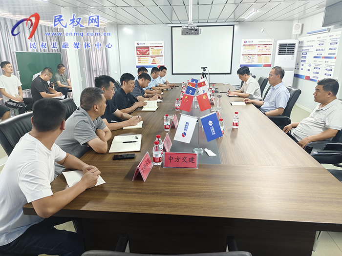 縣委副書記、縣長(zhǎng)王景義到高新區(qū)雙創(chuàng)園項(xiàng)目現(xiàn)場(chǎng)辦公