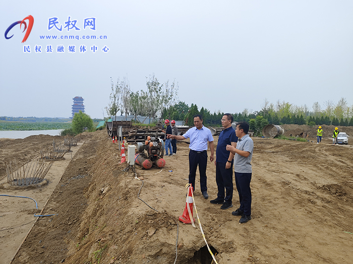 縣委副書記、縣長王景義查看市政項目建設(shè)情況