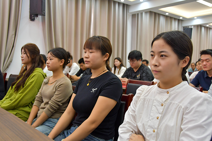 青春奮進正當(dāng)時，共青團人和鎮(zhèn)第二次代表大會勝利召開