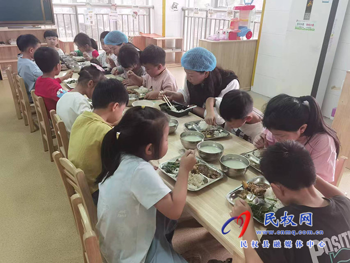 民權(quán)縣第一實(shí)驗(yàn)幼兒園南華分園第一屆家長(zhǎng)委員會(huì)成立儀式暨伙委會(huì)膳食評(píng)價(jià)活動(dòng)