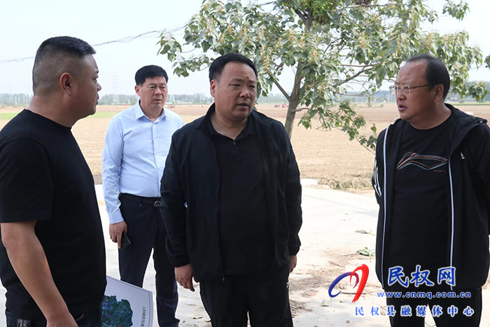 縣領(lǐng)導(dǎo)李衛(wèi)政調(diào)研水系連通、秸稈禁燒工作