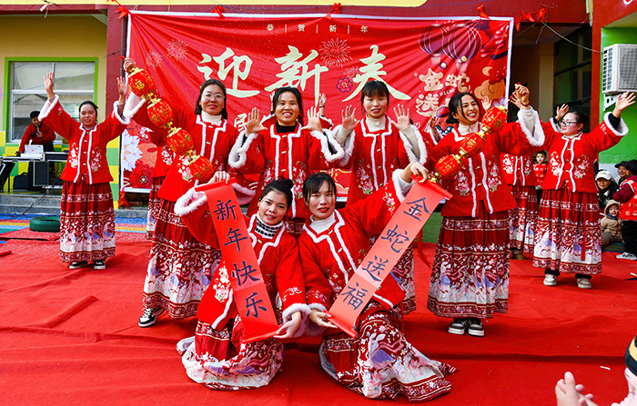 人和鎮(zhèn)舉辦迎新春賞民俗逛廟會(huì)，歡樂(lè)滿校園
