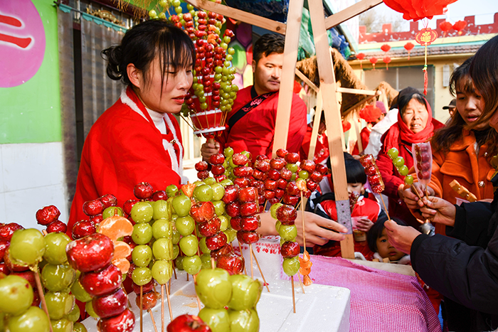 人和鎮(zhèn)舉辦迎新春賞民俗逛廟會(huì)，歡樂(lè)滿校園