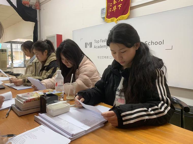 【圖書館里過(guò)大年】民權(quán)縣圖書館舉辦2025年第四期播音與主持藝術(shù)公益公益講座（總第28期）