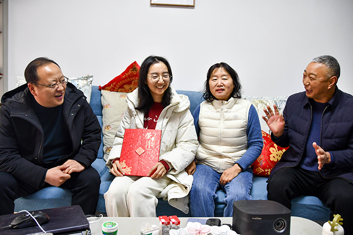 人和鎮(zhèn)黨委書記為內(nèi)西村博士之家掛牌，厚植人才發(fā)展沃土