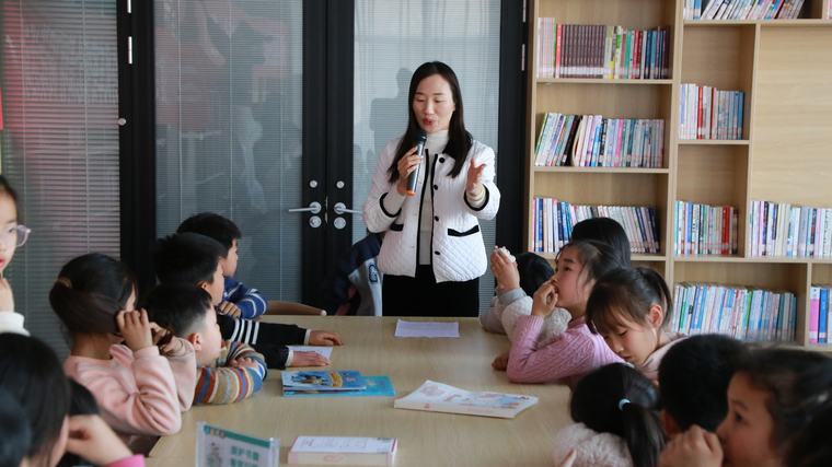 民權縣圖書館開展“共赴書香之約·風車寄情念清明” 閱讀活動