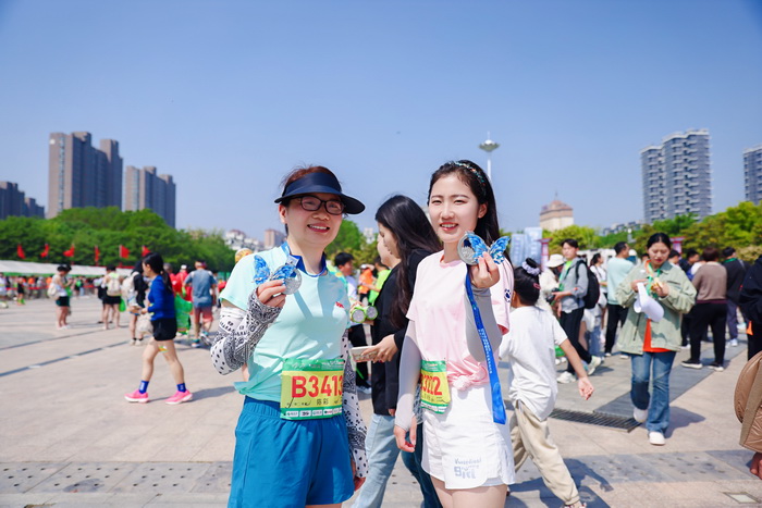 故道春好日 健兒競跑時——2025民權(quán)馬拉松暨第三屆申甘林帶生態(tài)馬拉松賽激情開跑