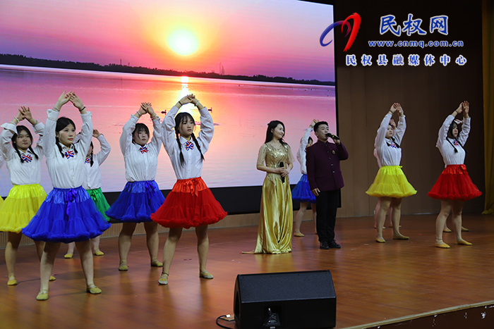 慶祝中華全國(guó)總工會(huì)、河南省總工會(huì)成立100周年暨“致敬勞動(dòng)者”民權(quán)縣慶“五一”職工文藝匯演舉行