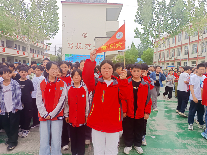 民權(quán)縣第三小學(xué)開(kāi)展防震減災(zāi)逃生演練
