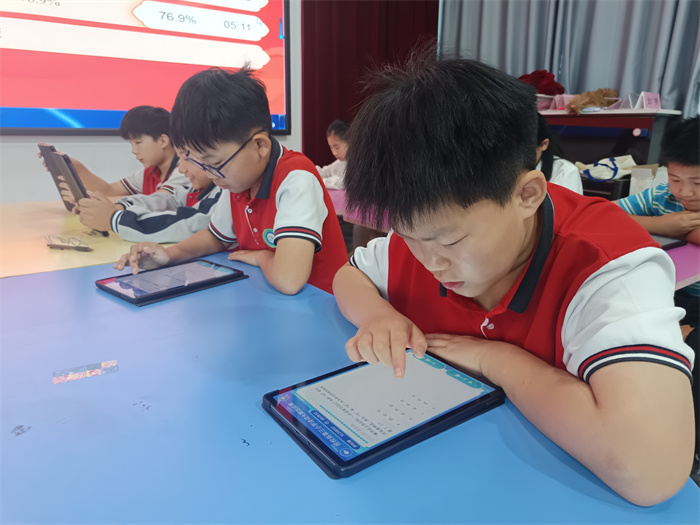 賞詩詞之美 品經(jīng)典之味——民權(quán)縣第三小學(xué)舉辦首屆詩詞大賽