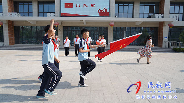 鯤鵬學(xué)校：星星火炬代代相傳 爭(zhēng)做新時(shí)代好少年