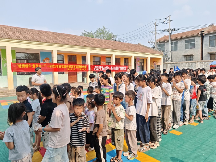 團(tuán)縣委開(kāi)展“粽情端午，童享六一”雙節(jié)送溫暖活動(dòng)