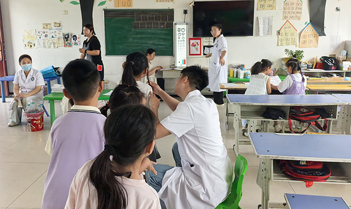民權(quán)縣老顏集鎮(zhèn)衛(wèi)生院開(kāi)展全國(guó)“愛(ài)眼日”主題宣傳活動(dòng)